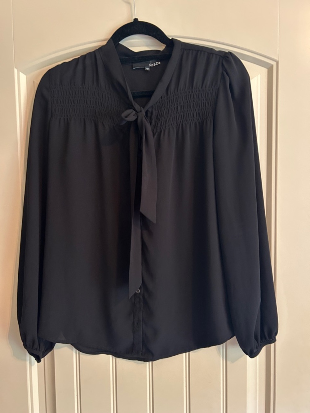 RO & DE Black Tie-Neck Long-Sleeve Blouse
